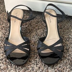 Vionic Women's Black Patent Strappy Sandals